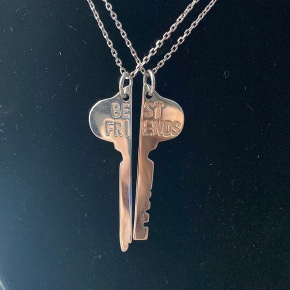 🔑The Giving Keys “Best Friends” necklaces NWOT🔑 - Picture 1 of 9